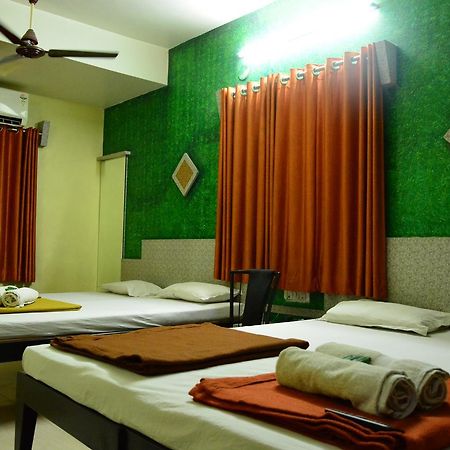 Hotel Madhava Shirdi Bagian luar foto