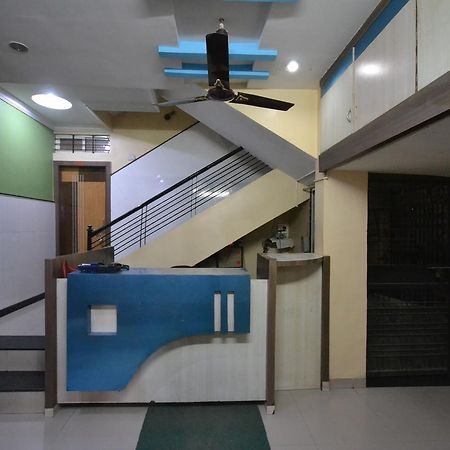 Hotel Madhava Shirdi Bagian luar foto
