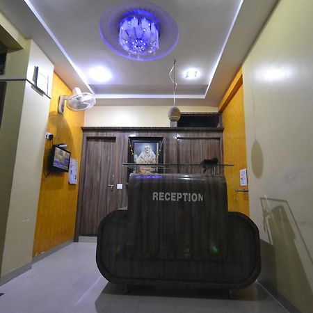 Hotel Madhava Shirdi Bagian luar foto