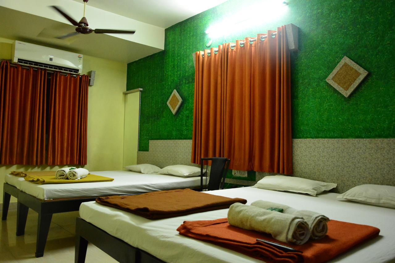 Hotel Madhava Shirdi Bagian luar foto
