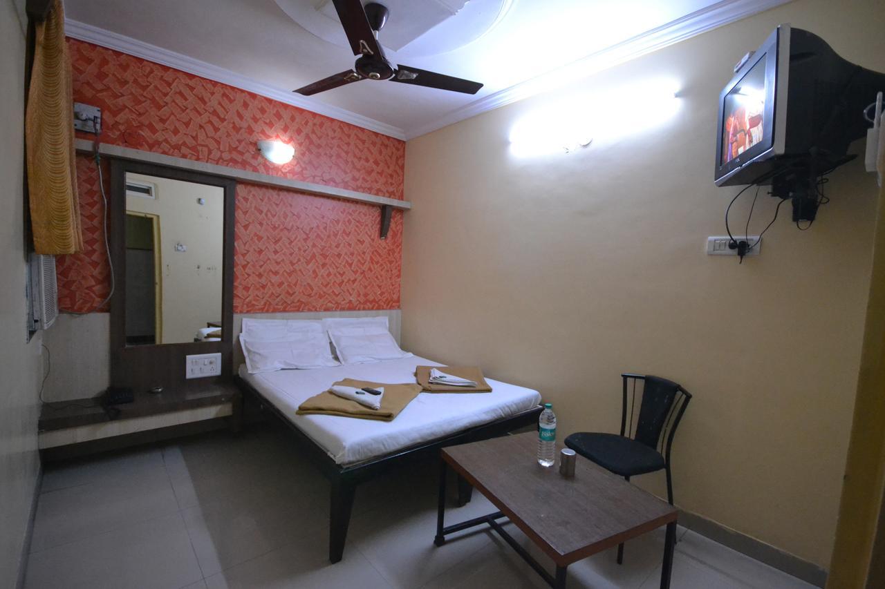 Hotel Madhava Shirdi Bagian luar foto