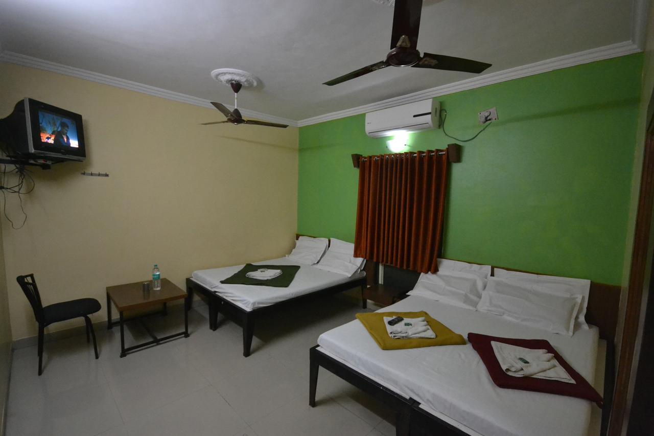 Hotel Madhava Shirdi Bagian luar foto