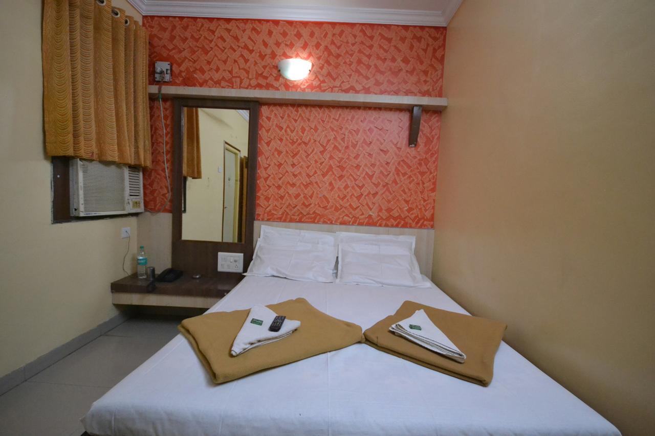 Hotel Madhava Shirdi Bagian luar foto
