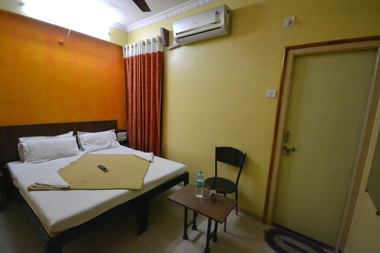 Hotel Madhava Shirdi Bagian luar foto