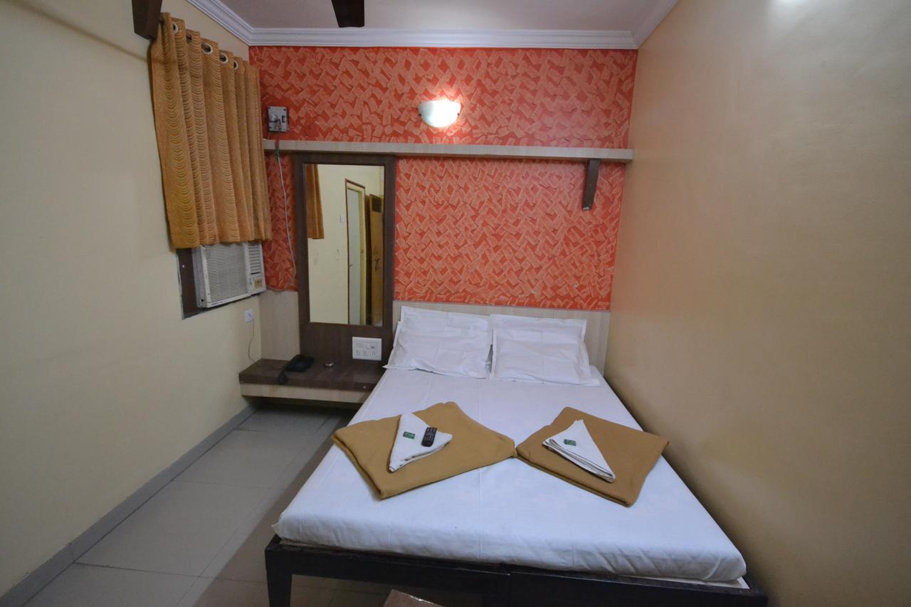 Hotel Madhava Shirdi Bagian luar foto