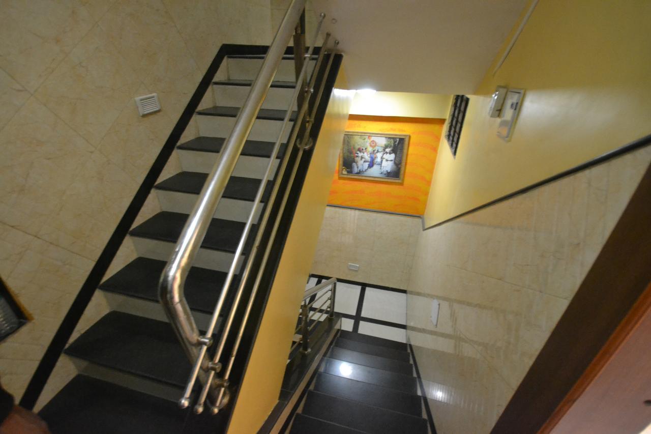 Hotel Madhava Shirdi Bagian luar foto