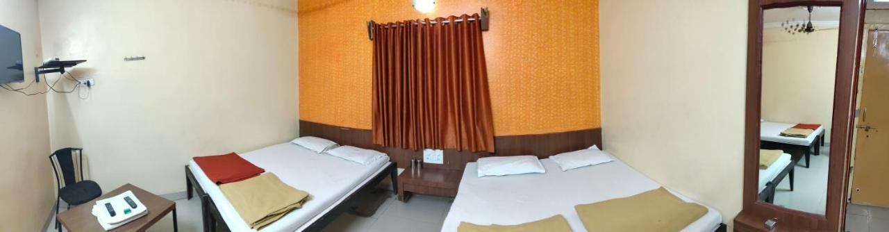 Hotel Madhava Shirdi Bagian luar foto