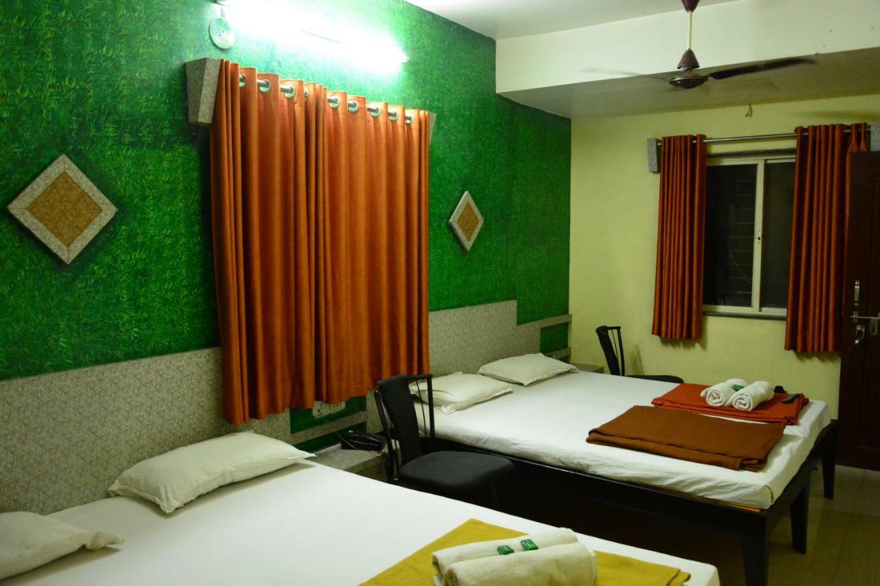 Hotel Madhava Shirdi Bagian luar foto